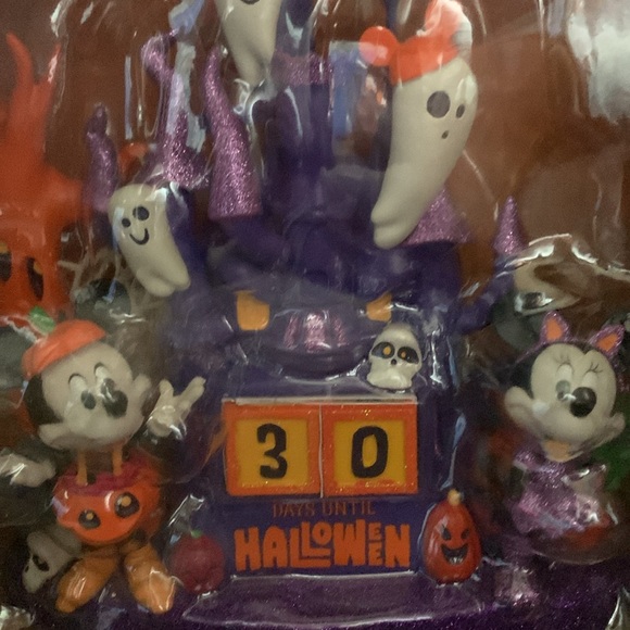 Disney 2022 Halloween countdown - Picture 2 of 3